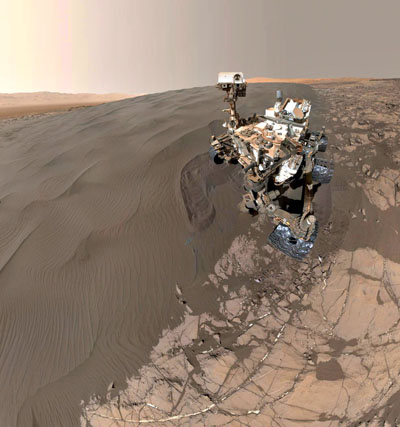 Марсоход Curiosity сделал сэлфи на фоне дюны